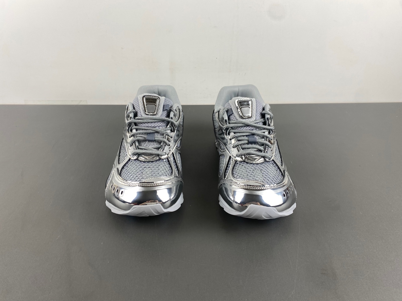 b0tte*a Ven*ta sneaker