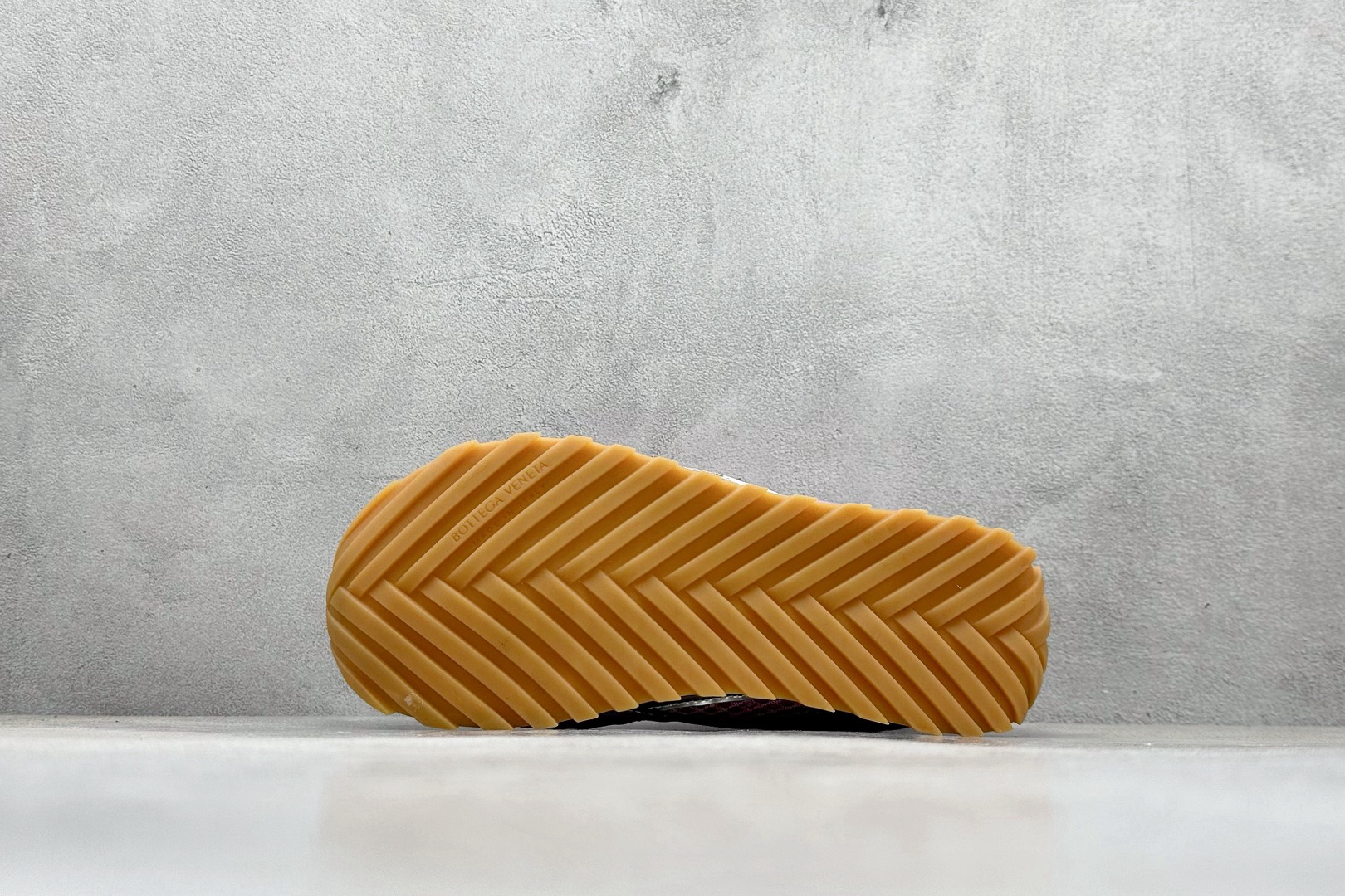 b0tte*a Ven*ta sneaker